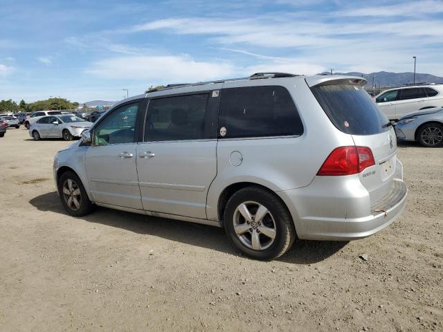 2V8HW64X49R588777 - 2009 VOLKSWAGEN ROUTAN SEL PREMIUM SILVER photo 2