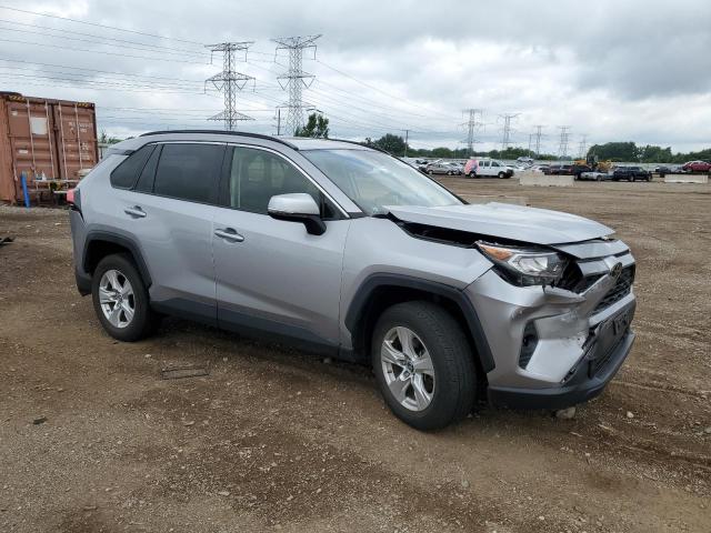 JTMW1RFV6KD005374 - 2019 TOYOTA RAV4 XLE رمادي صورة 4
