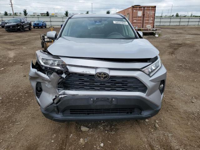 JTMW1RFV6KD005374 - 2019 TOYOTA RAV4 XLE رمادي صورة 5