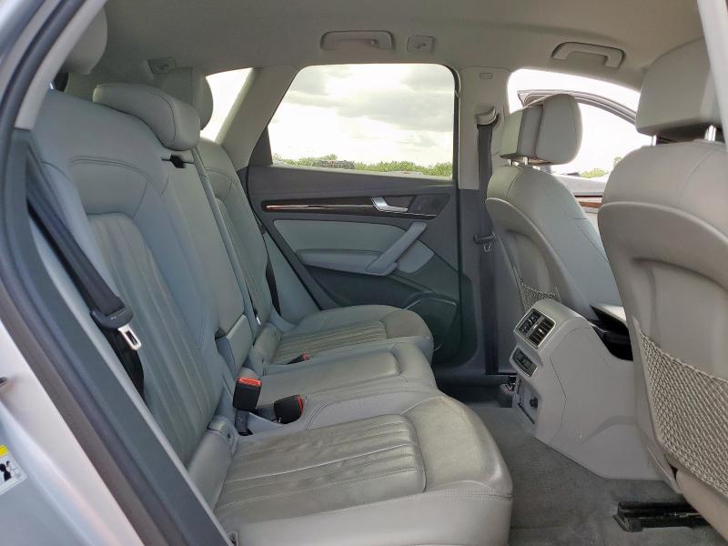 WA1ANAFY3K2140862 - 2019 AUDI Q5 PREMIUM 银色 照片 10