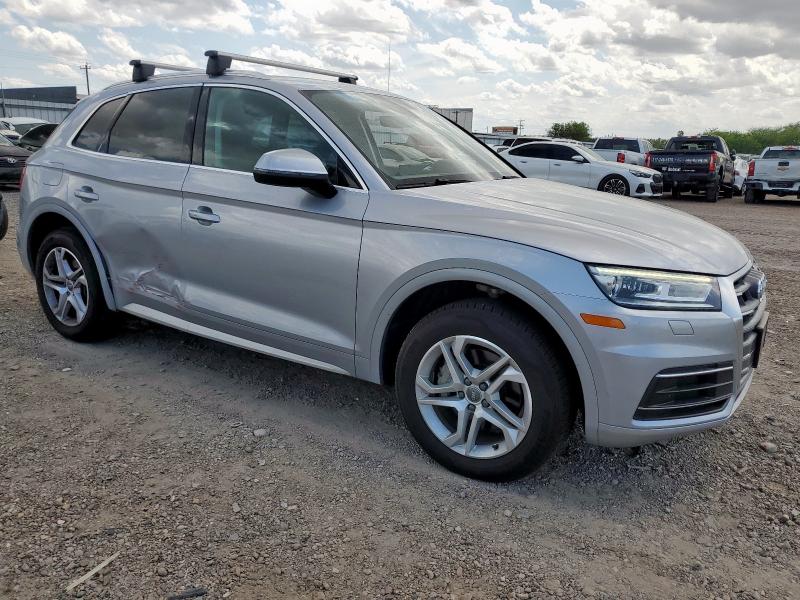 WA1ANAFY3K2140862 - 2019 AUDI Q5 PREMIUM 银色 照片 4