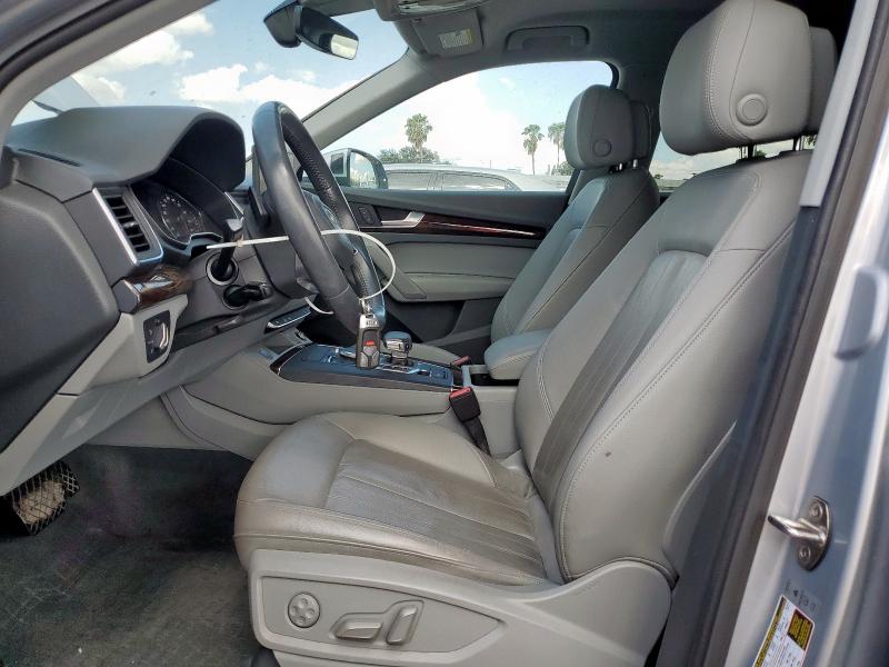 WA1ANAFY3K2140862 - 2019 AUDI Q5 PREMIUM 银色 照片 7