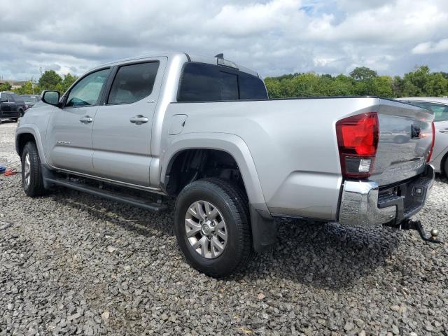 5TFAZ5CN1JX056925 - 2018 TOYOTA TACOMA DOUBLE CAB Gümüş foto 2