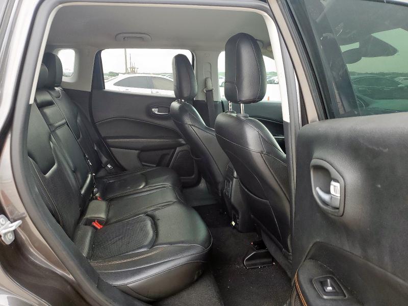 3C4NJDCB3JT115249 - 2018 JEEP COMPASS LIMITED Сірий фото 11