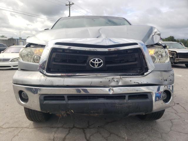 5TFUM5F12BX022241 - 2011 TOYOTA TUNDRA DOUBLE CAB SR5 SILVER photo 5