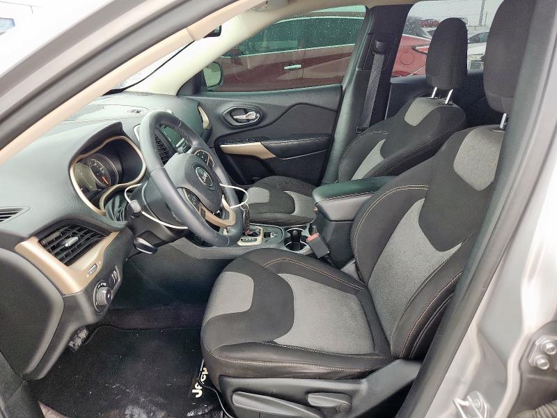 1C4PJLCB8JD620275 - 2018 JEEP CHEROKEE LATITUDE SILVER photo 7