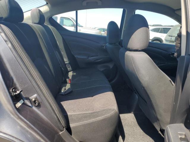 3N1CN7AP6JL872418 - 2018 NISSAN VERSA S 银色 照片 10