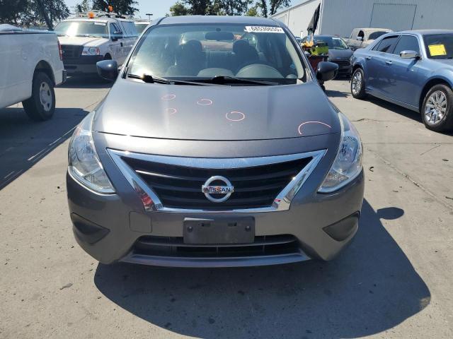 3N1CN7AP6JL872418 - 2018 NISSAN VERSA S 银色 照片 5