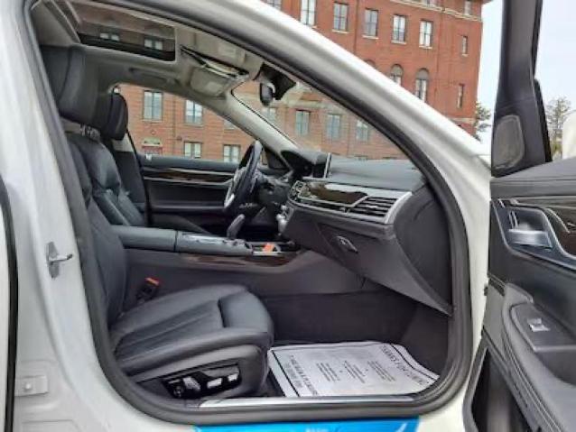 WBA7W4C05LCD29683 - 2020 BMW 745XE WHITE photo 5