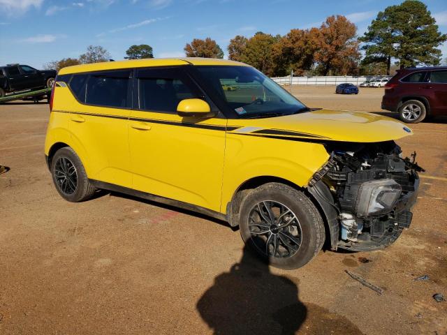 KNDJ23AU3L7116371 - 2020 KIA SOUL LX YELLOW photo 4