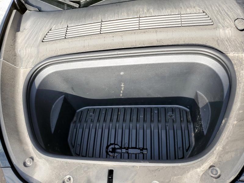 7SAYGDEE3RF065498 - 2024 TESLA MODEL Y 黑色 照片 11