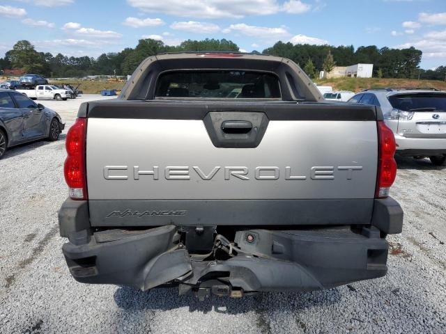 3GNGK22G45G196789 - 2005 CHEVROLET AVALANCHE K2500 GRAY photo 6