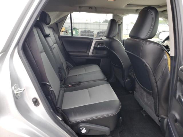 JTEBU5JR9J5497914 - 2018 TOYOTA 4RUNNER SR5/SR5 PREMIUM Silber Foto 10