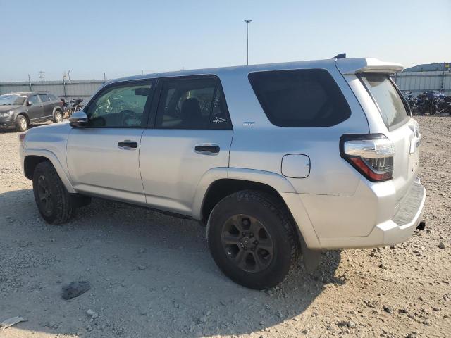 JTEBU5JR9J5497914 - 2018 TOYOTA 4RUNNER SR5/SR5 PREMIUM Silber Foto 2