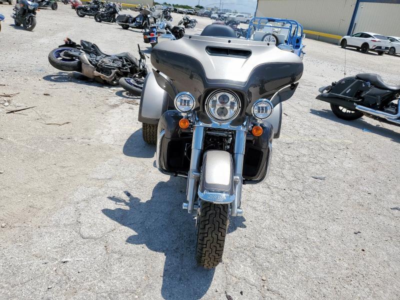 1HD1MAF14PB858972 - 2023 HARLEY-DAVIDSON FLHTCUTG SILVER photo 2