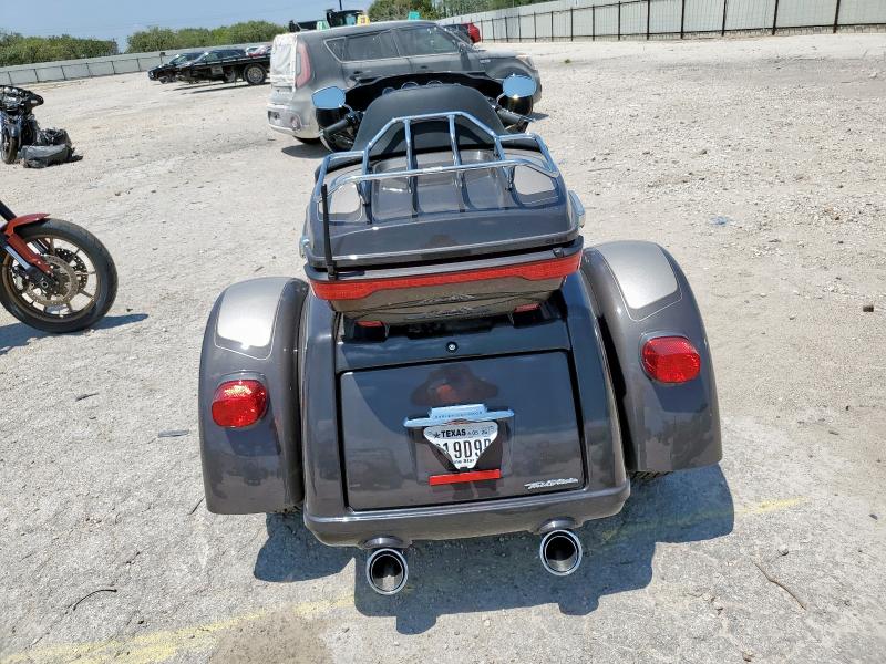 1HD1MAF14PB858972 - 2023 HARLEY-DAVIDSON FLHTCUTG SILVER photo 4