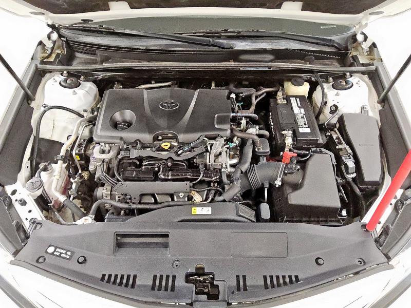 4T1B11HK1JU085597 - 2018 TOYOTA CAMRY L WHITE photo 11