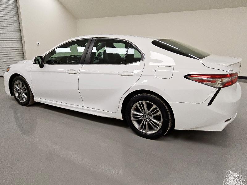 4T1B11HK1JU085597 - 2018 TOYOTA CAMRY L WHITE photo 2