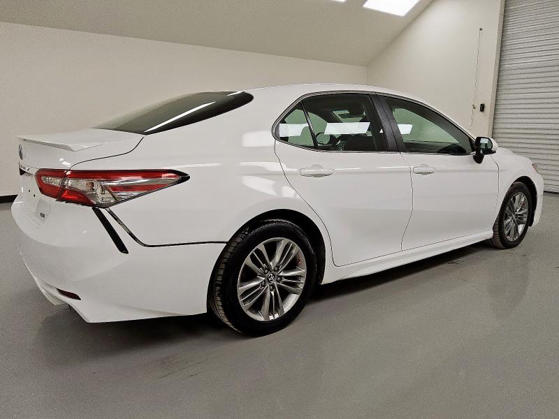 4T1B11HK1JU085597 - 2018 TOYOTA CAMRY L WHITE photo 3