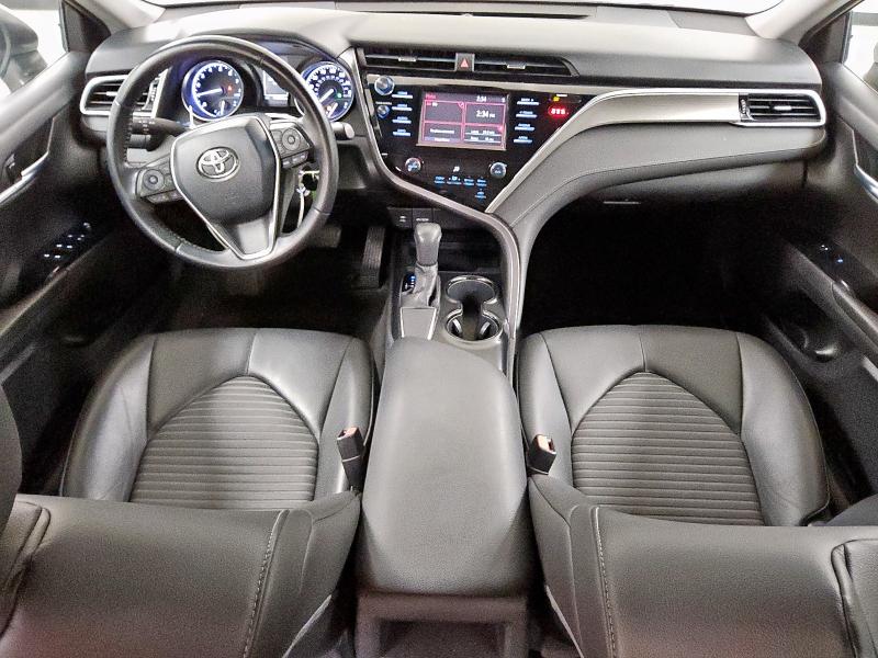 4T1B11HK1JU085597 - 2018 TOYOTA CAMRY L WHITE photo 8