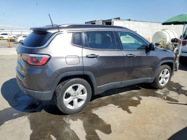 3C4NJCBB5KT658289 - 2019 JEEP COMPASS LATITUDE Szary zdjęcie 3