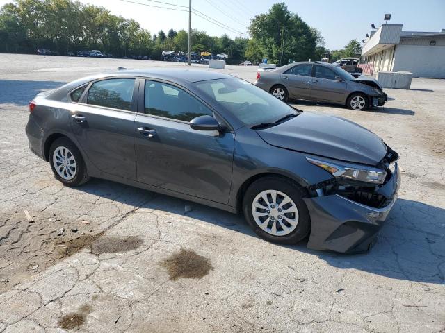 3KPF24AD7RE805527 - 2024 KIA FORTE LX GRAY photo 4