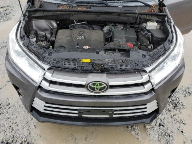 5TDBZRFH3JS802718 - 2018 TOYOTA HIGHLANDER LE GRAY photo 12