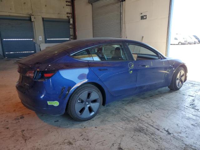 5YJ3E1EB7NF327664 - 2022 TESLA MODEL 3 Bleu photo 3