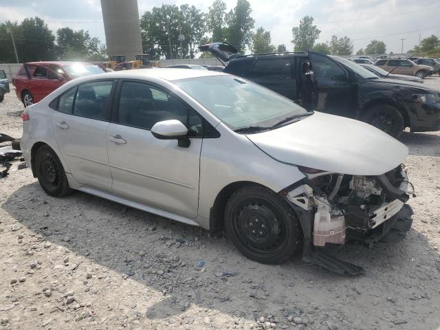 5YFEPMAE6MP212285 - 2021 TOYOTA COROLLA LE Gümüş foto 4