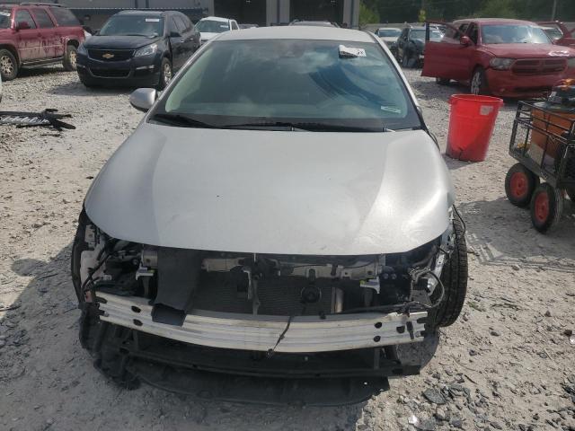 5YFEPMAE6MP212285 - 2021 TOYOTA COROLLA LE Gümüş foto 5