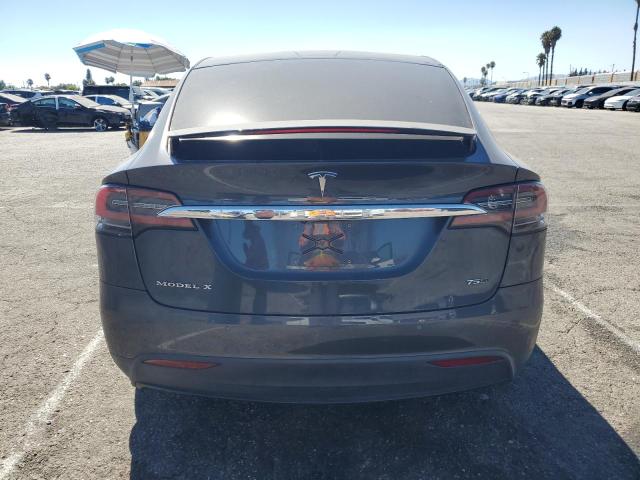 5YJXCBE22JF119103 - 2018 TESLA MODEL X ნაცრისფერი ფოტო 6