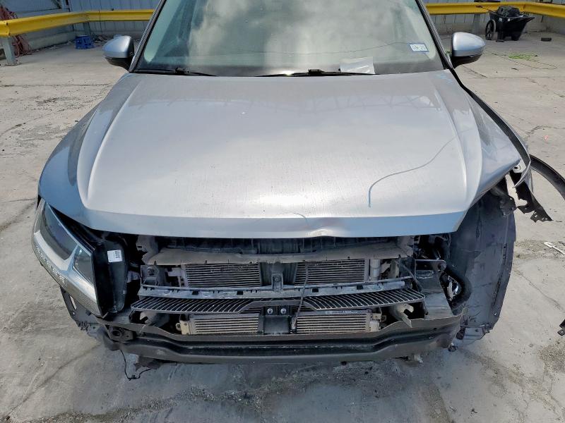 3VV3B7AX9LM157296 - 2020 VOLKSWAGEN TIGUAN SE SILVER photo 11