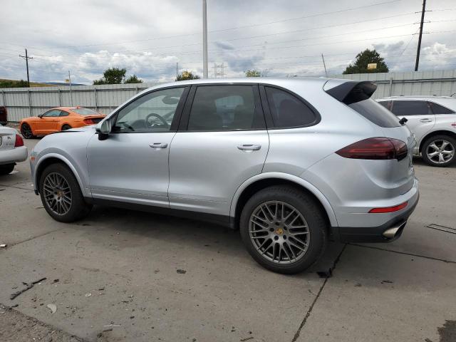 WP1AA2A27HKA88346 - 2017 PORSCHE CAYENNE SILVER photo 2