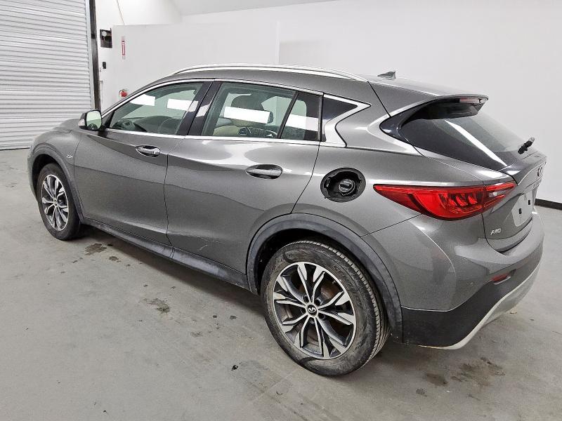 SJKCH5CR2JA055541 - 2018 INFINITI QX30 BASE 灰色 照片 2