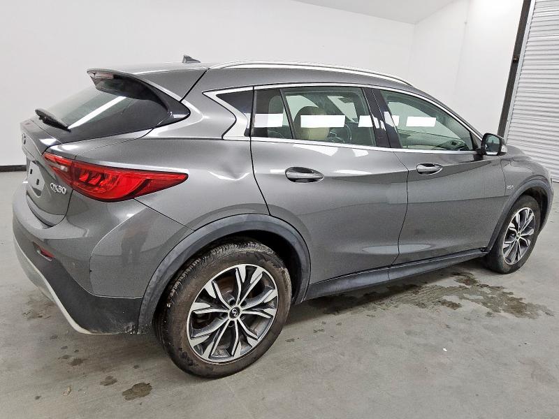 SJKCH5CR2JA055541 - 2018 INFINITI QX30 BASE 灰色 照片 3