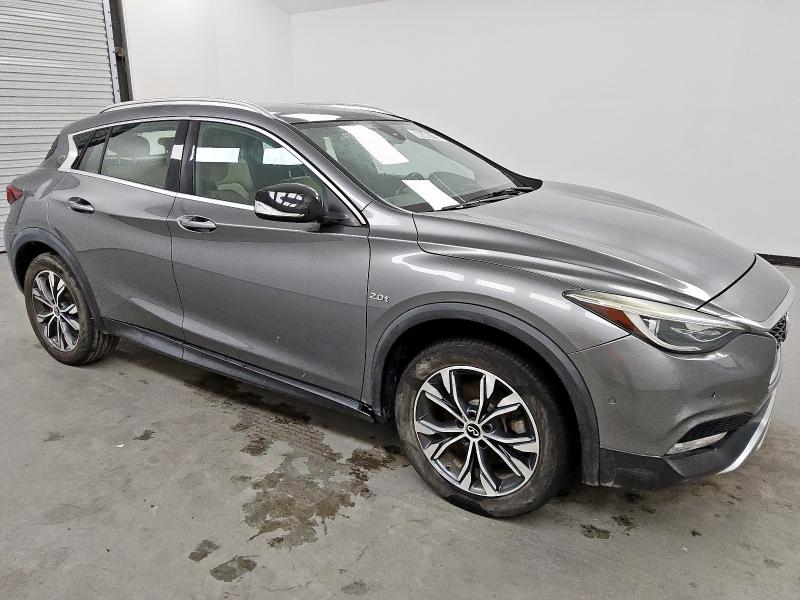 SJKCH5CR2JA055541 - 2018 INFINITI QX30 BASE 灰色 照片 4