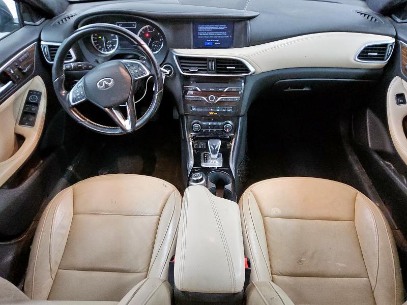 SJKCH5CR2JA055541 - 2018 INFINITI QX30 BASE 灰色 照片 8