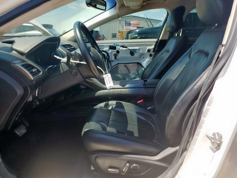 3LN6L2G98GR609604 - 2016 LINCOLN MKZ WHITE photo 7