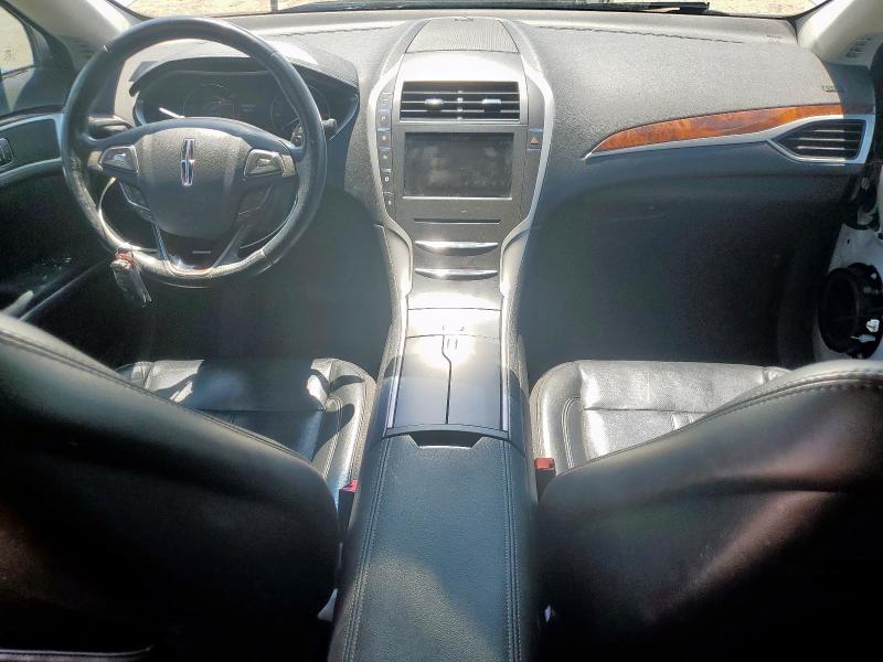 3LN6L2G98GR609604 - 2016 LINCOLN MKZ WHITE photo 8