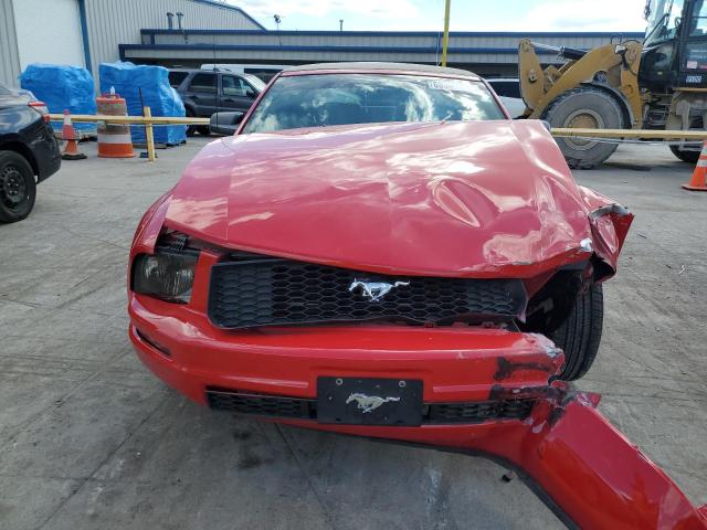1ZVFT84NX75297942 - 2007 FORD MUSTANG RED photo 5