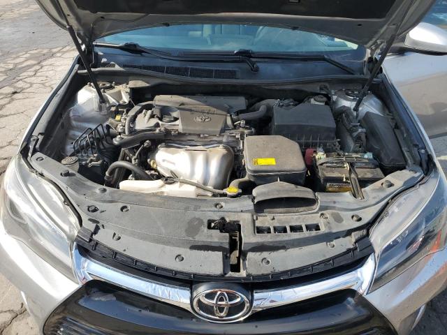 4T4BF1FK5FR497829 - 2015 TOYOTA CAMRY LE SILVER photo 11