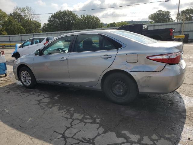 4T4BF1FK5FR497829 - 2015 TOYOTA CAMRY LE SILVER photo 2