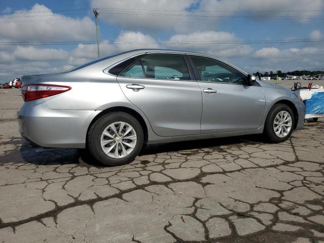 4T4BF1FK5FR497829 - 2015 TOYOTA CAMRY LE SILVER photo 3