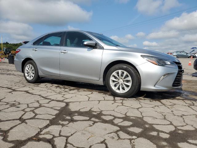 4T4BF1FK5FR497829 - 2015 TOYOTA CAMRY LE SILVER photo 4