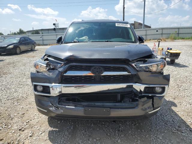 JTEBU5JR1J5533370 - 2018 TOYOTA 4RUNNER SR5/SR5 PREMIUM Темно-сірий фото 5