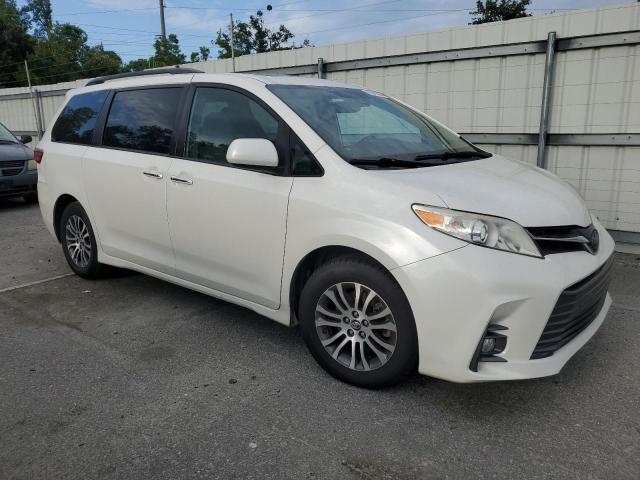 5TDYZ3DCXKS973935 - 2019 TOYOTA SIENNA XLE WHITE photo 4