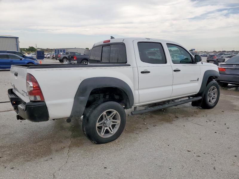 5TFJU4GN3CX022846 - 2012 TOYOTA TACOMA DOUBLE CAB PRERUNNER WHITE photo 3