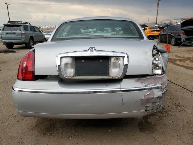 1LNHM82W4YY887568 - 2000 LINCOLN TOWN CAR SIGNATURE Srebrny zdjęcie 6