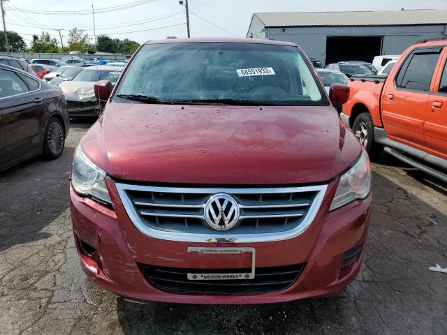 2V4RW3DG0BR718175 - 2011 VOLKSWAGEN ROUTAN SE RED photo 5