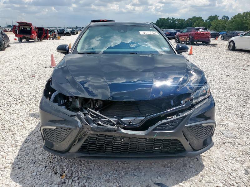 4T1T11AK5RU853429 - 2024 TOYOTA CAMRY SE NIGHT SHADE BLACK photo 5